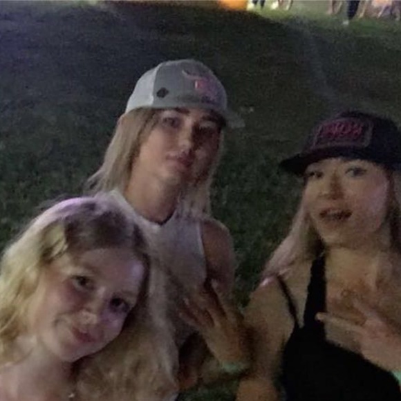 Meet your Posher, Rileigh - Picture 3 of 7